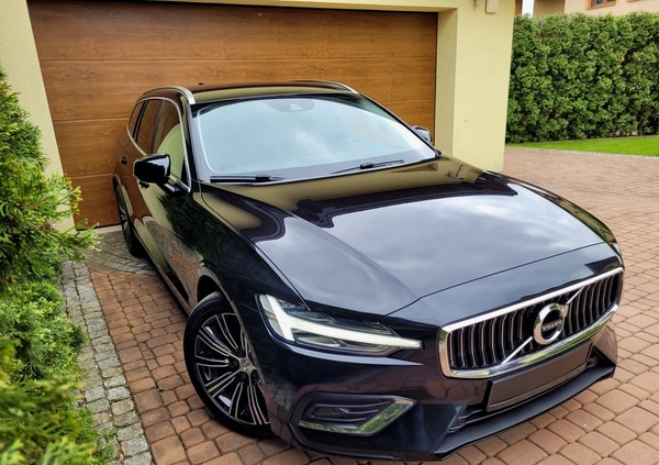 Volvo V60 cena 93600 przebieg: 184000, rok produkcji 2019 z Opoczno małe 352